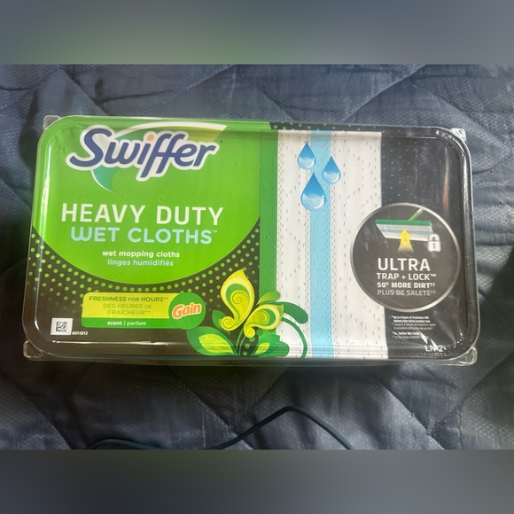 Swiffer Mop & Cloths Bundle - Picture 3 of 3